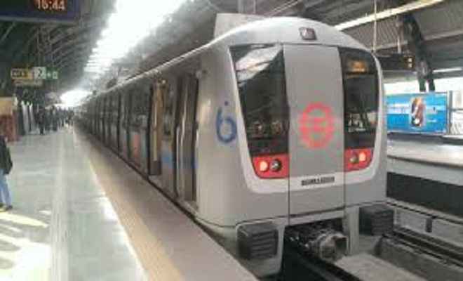 पेट्रोल-डीजल के बाद त्योहारों में दिल्ली मेट्रो ने आमजन पर डाला बोझ