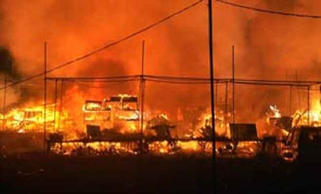 राउरकेला में पटाखों के बाजार में भीषण आग, एक की मौत व करोड़ों का नुकसान