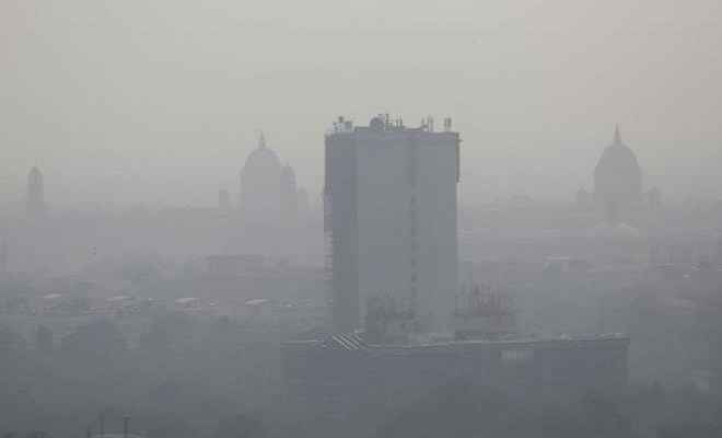 पटाखों से दिल्ली का प्रदूषण खतरनाक स्तर पर