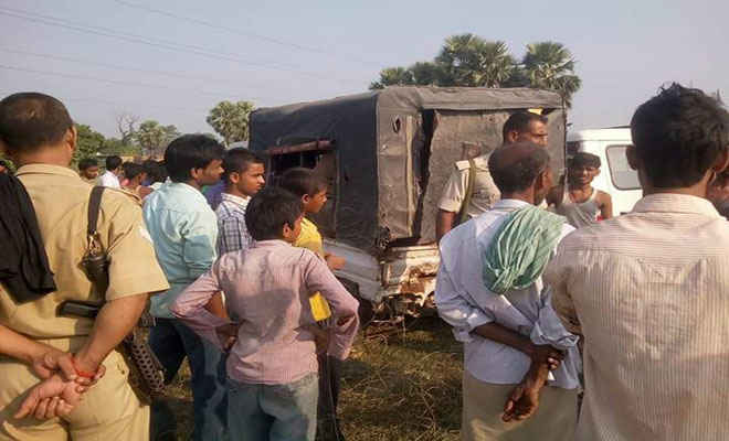 बेतिया में ग्रामीणों ने पकड़ा पिकअप पर लदा पीडीएस का 23 बोरा चावल, चालक फरार