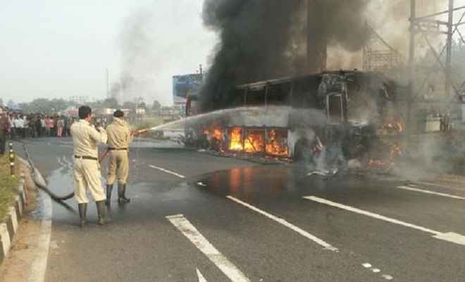 पटना से रांची आ रही बिहार पर्यटन विभाग के वोल्वो बस में लगी आग