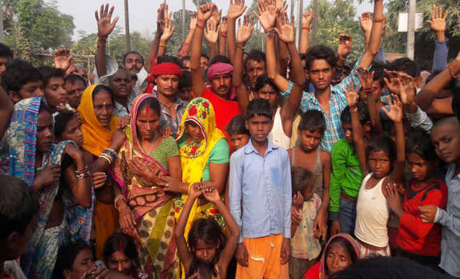 वाहन की ठोकर से युवक की मौत, आक्रोशित ग्रामीणों ने लगाया घंटों जाम