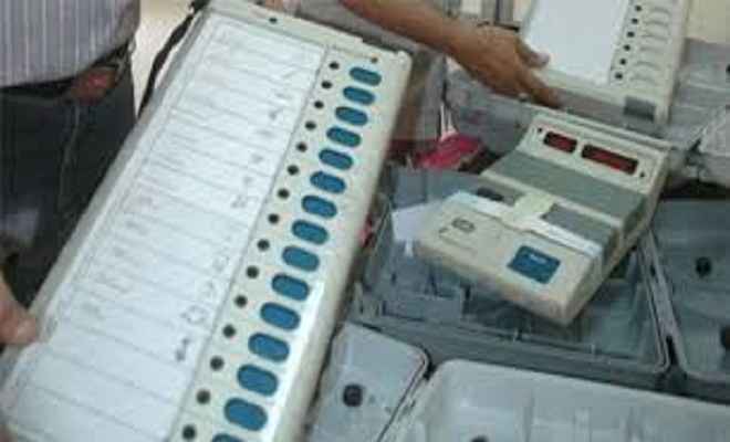 निकाय चुनाव: कई स्थानों पर ईवीएम खराब होने से मतदान प्रभावित