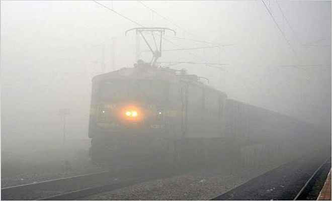 कोहरे के कारण 27 रेलगाड़ियां प्रभावित, एक रद्द