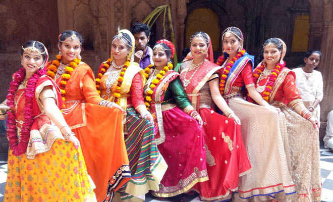 प्राकट्य महोत्सव में रागिनी के नृत्य से भावविभाेर हुए भक्तजन