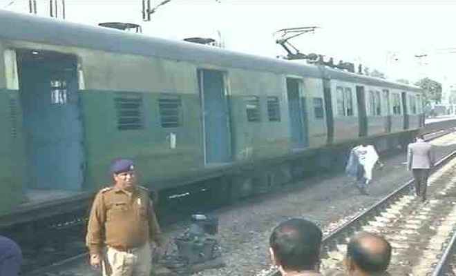 ओखला में यात्री ट्रेन का कोच पटरी से उतरा, कोई हताहत नहीं