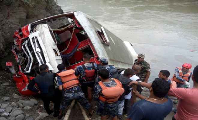 नेपाल : बस नदी में गिरी, 7 मरे, कई घायल