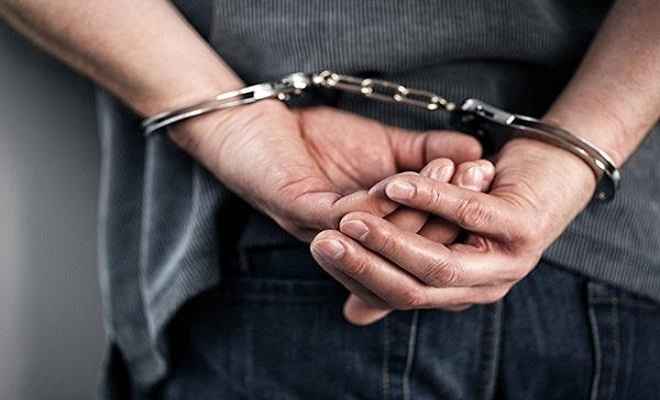 दहेज व हत्या के आरोप में दो गिरफ्तार