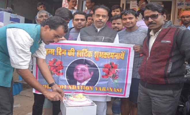 प्रशंसकों ने धूमधाम से मनाया दिलीप कुमार का जन्मदिन, भारत रत्न देने की मांग