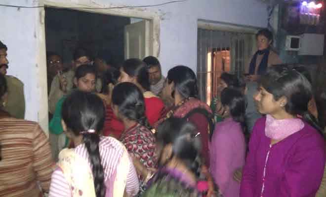 आक्रोशित छात्राओं ने श्रीकृष्ण सिंह महिला कॉलेज में की जमकर तोड़फोड़, हंगामा