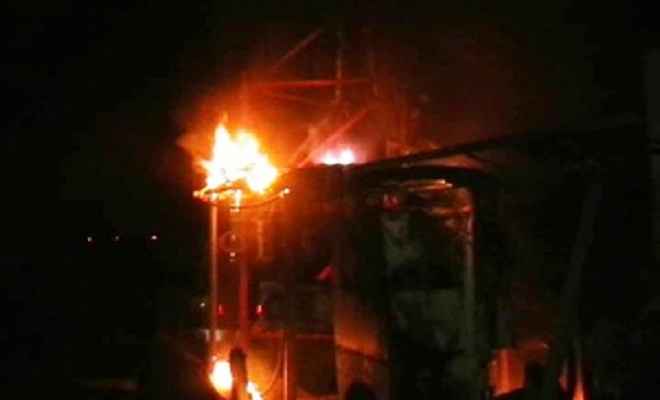 रिहायशी इलाके के मोबाइल टावर में लगी भीषण आग