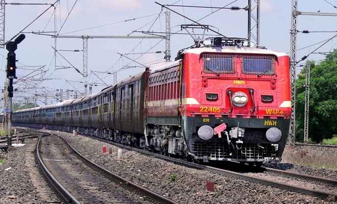 यात्री और माल ढुलाई में राजस्व लक्ष्य से पिछड़ा रेलवे