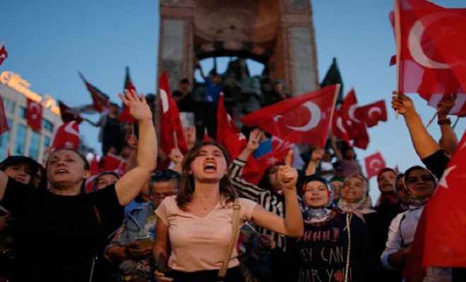 तुर्की : तख्तापलट मामले में 54 वि.वि. कर्मचारी गिरफ्तार