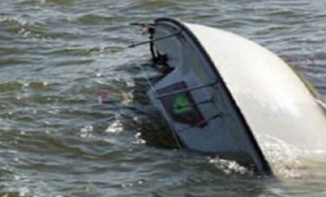 बांग्लादेश में नौका पलटने से 4 मरे