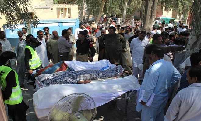 पाकिस्तान के दरगाह में 20 लोगों की हत्या