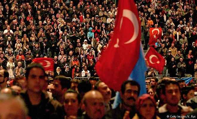 तुर्की में जनमत संग्रह के विरोध में विरोध प्रदर्शन, 49 गिरफ्तार