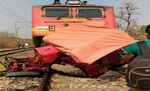 रेलवे ट्रैक पार करने के दौरान ट्रैक्टर चालक की मौत