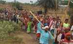 अडानी पावर प्लांट के विरोध में ग्रामीणों ने निकाली रैली