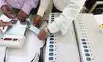 70 चुनावकर्मियों को दिया गया ईवीएम संचालन का प्रशिक्षण