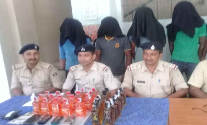 पताही में खलिहान में छुपा कर रखी 27 बोतल नेपाली शराब जब्त, चार दबोचे गए