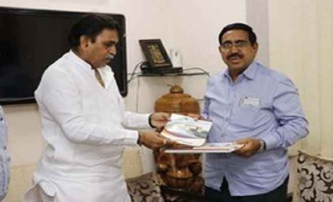 आंध्र प्रदेश के शहरी विकास मंत्री ने की लोक निर्माण मंत्री से मुलाकात
