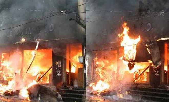 जहांगीर पुरी की झुग्गियों में लगी भीषण आग