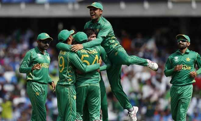 पाकिस्तान ने जीती चैंपियंस ट्रॉफी, भारत को 180 रन से हराया