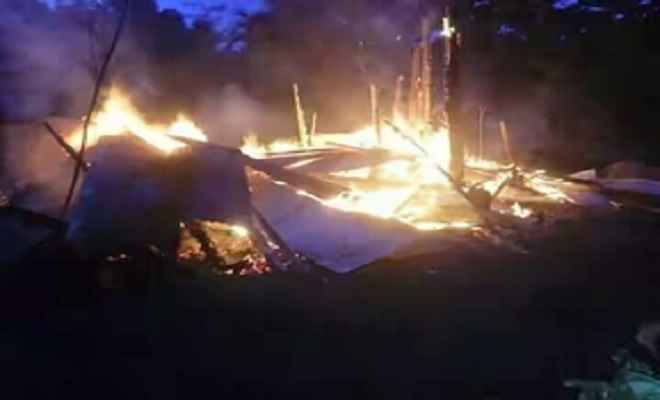 कालिम्पोंग: पुलिस आउटपोस्ट में लगायी आग