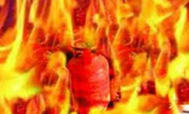 मोतिहारी के तुरकौलिया में खाना बनाते एलपी गैस में लगी आग से 8 घायल, पटना रेफर
