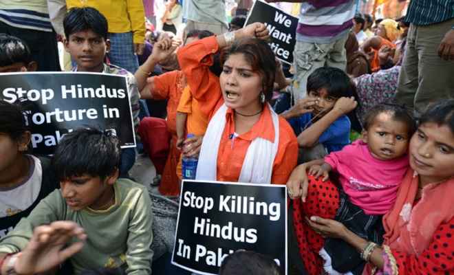 पाकिस्तानी हिन्दुओं ने किया धर्मांतरण कराने पर विरोध प्रदर्शन
