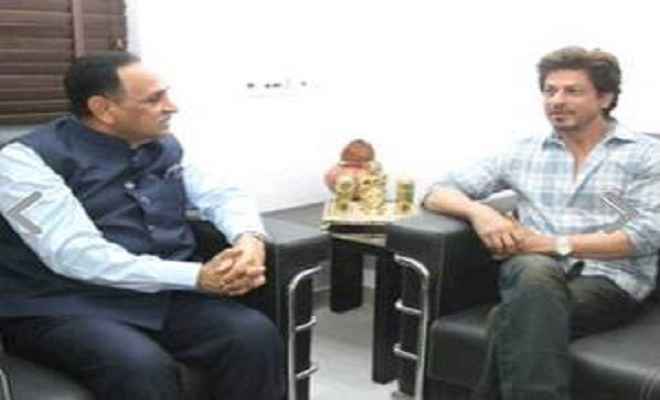 गुजरात के मुख्यमंत्री से मिले शाहरुख खान