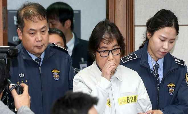 द.कोरिया की पूर्व राष्ट्रपति की सहेली चोई को 3 साल जेल की सजा