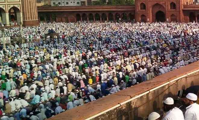 जामा मस्जिद समेत दिल्ली की कई मस्जिदों में मना ईद का जश्न