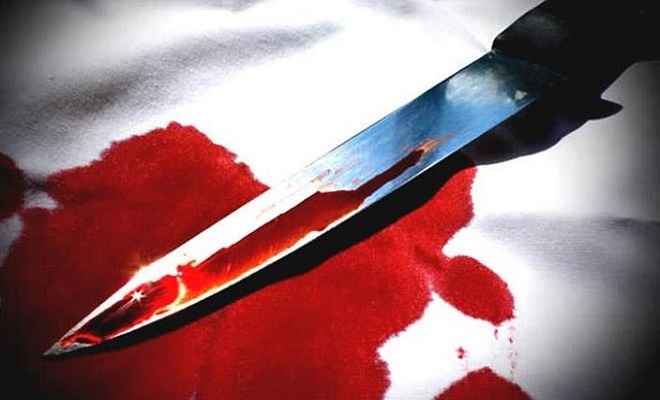 महिला की चाकू मारकर हत्या