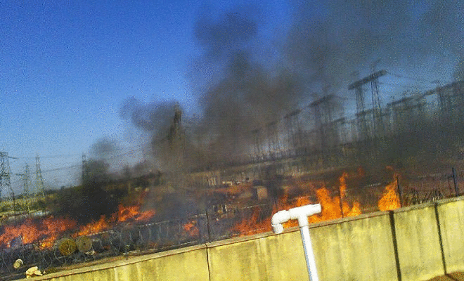 लॉस एंजेल्स के पावर ग्रिड में लगी आग, 1.4 लाख लोग अंधेरे में