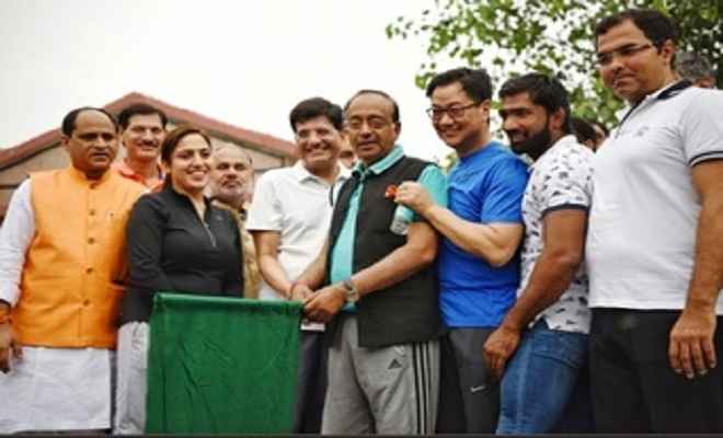 खेलमंत्री ने 9वें स्लम युवा दौड़ को दिखायी हरी झंडी