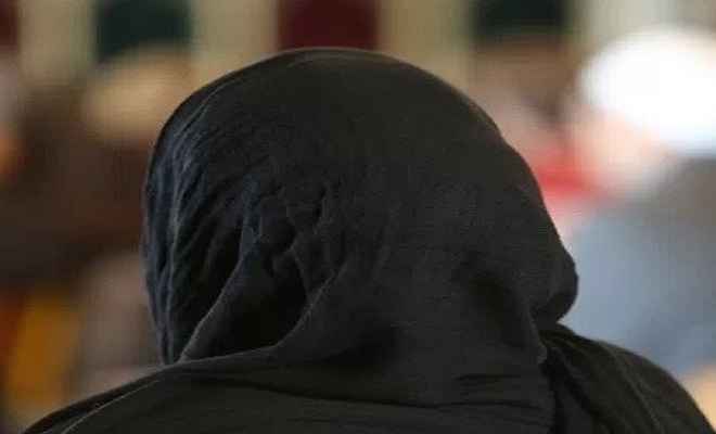 लंदन में मुस्लिम महिला का हिजाब उतारने की कोशिश