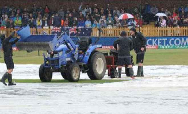 बारिश के कारण भारत-आस्ट्रेलिया मैच में देरी