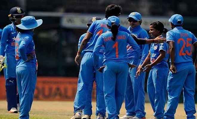 भारतीय महिला क्रिकेट टीम को बॉलीवुड ने कहा 'गुड लक'