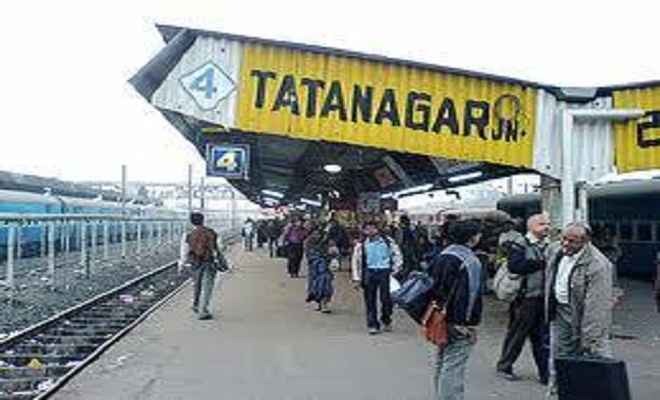 मौसम खराब होने के कारण टाटानगर आने वाली ट्रेनें हुई लेट
