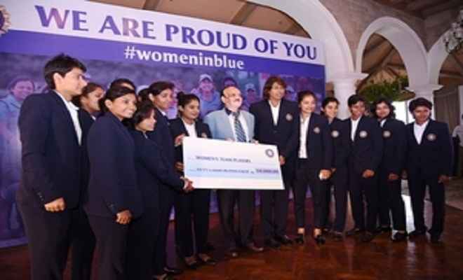 बीसीसीआई ने महिला क्रिकेटरों को किया सम्मानित