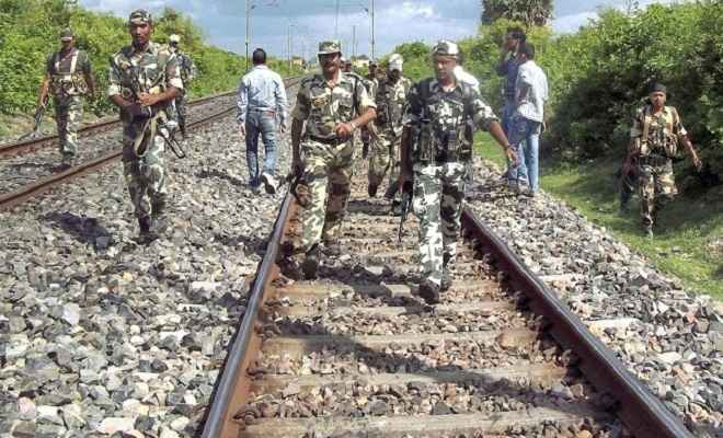 जमुई रेलवे स्टेशन पर नक्सली हमला, रातभर रूट पर रेल परिचालन ठप रहा
