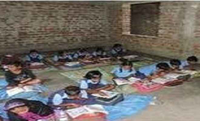 एक शिक्षक के भरोसे चल रहा है उर्दू प्राथमिक विद्यालय नवाडीह