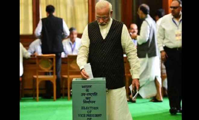 उप राष्ट्रपति चुनाव: पीएम मोदी, योगी और परिर्कर ने किया मतदान
