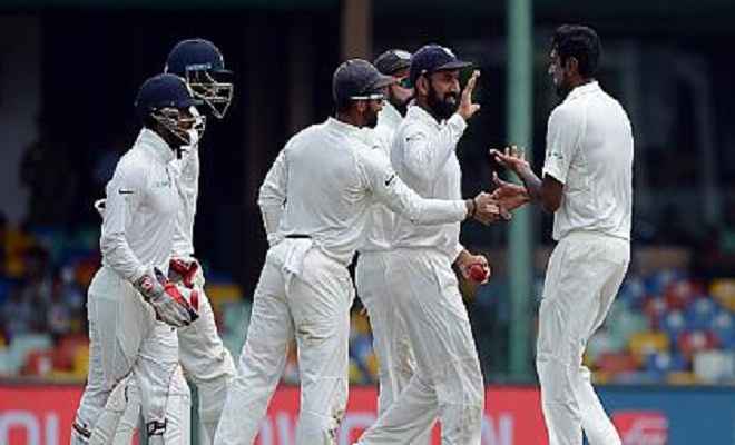 भारत ने श्रीलंका को दिया फालोऑन, अश्विन ने लिये पांच विकेट