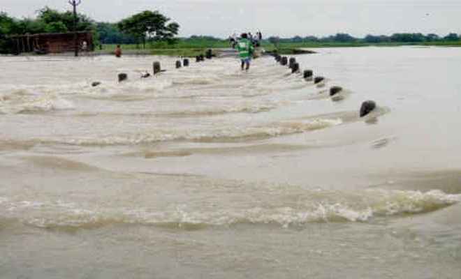 मोतिहारी-सीतामढ़ी का सड़क संपर्क बंद, बाढ़ के खतरे को देखते हुए चौकसी बढ़ी