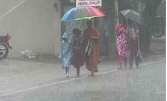 हैदराबाद में लगातार हो रही है तेज बारिश