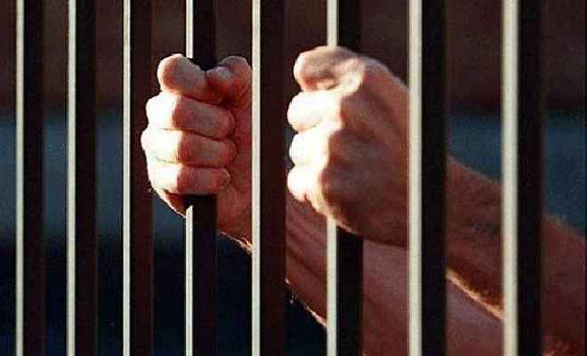 आठगढ़ जेल को पुनः स्थानांतरण की मांग को लेकर वकीलों का आंदोलन