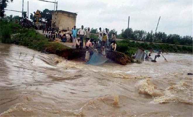 बिहार में बाढ़ से 304 व्यक्तियों की मौत