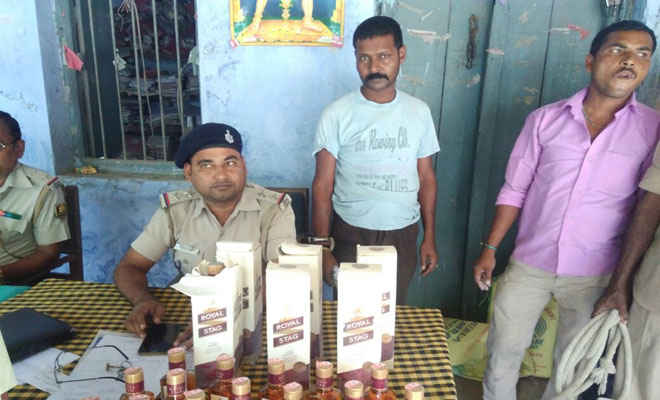 कल्याणपुर में 10 लीटर विदेशी शराब के साथ कारोबारी दबोचा गया